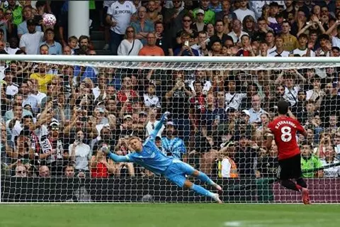 بعد ارتباطه باتحاد جدة.. فيرنانديز يكتب رقمًا سلبيًا مع مانشستر يونايتد